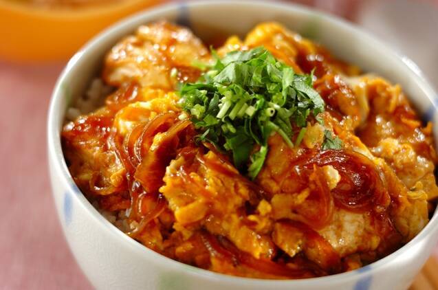 甘辛でご飯がススム!絹ごし豆腐の卵とじ丼