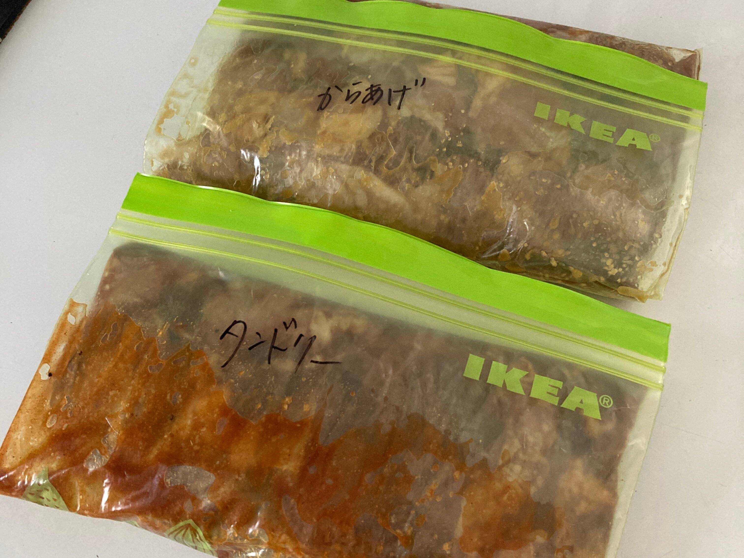 保存袋に入れた味付け肉