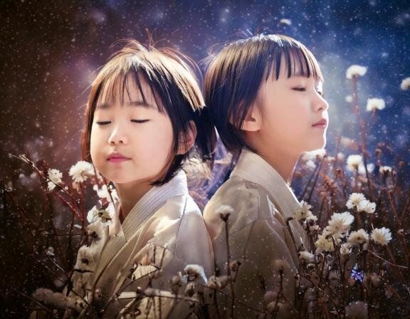 【夢占い】昔の同級生の夢の意味とは？状況、人物別に解説！