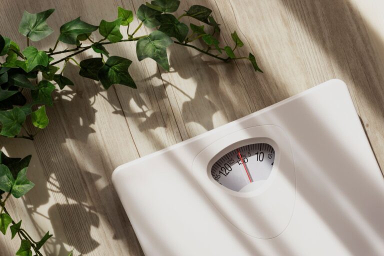 荷物を持つ時・PCやスマホを使う時に意識して！ちょっとしたことでやせ体質になるやせしぐさ