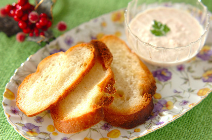 カニマヨのガーリックカナッペ