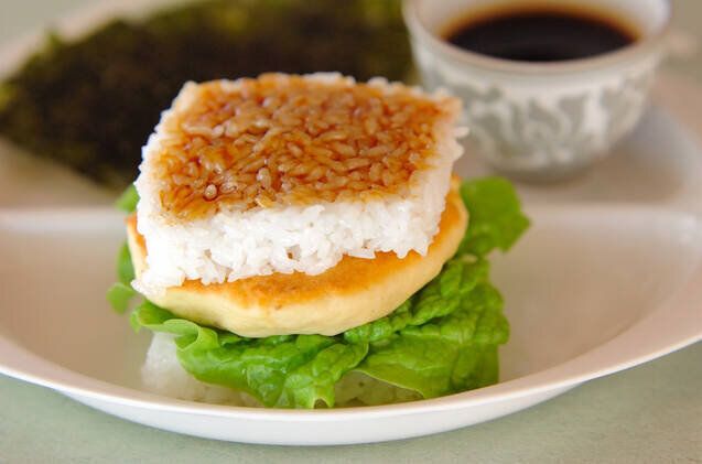 ふわふわつくねライスバーガー