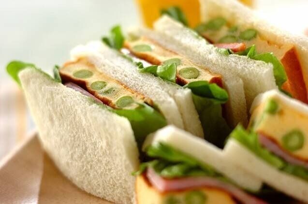 はんぺん入りエンドウ豆入りふわふわ卵サンド