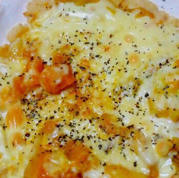 残りシチューで簡単ピザ