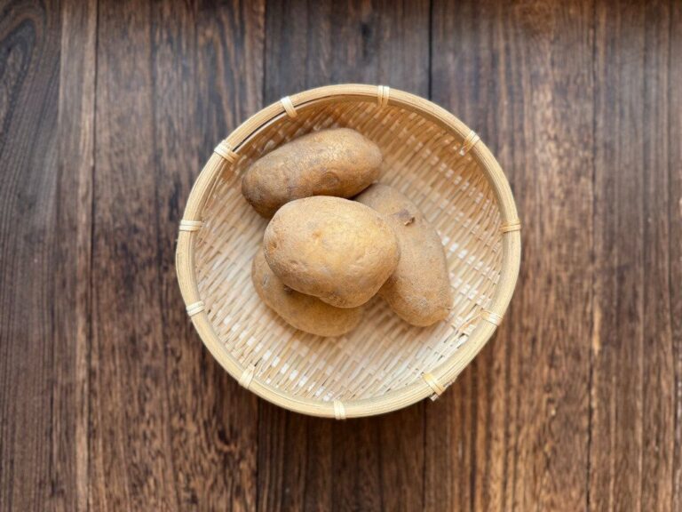 もうピーラーはいらない!?じゃがいもの皮をスルッと簡単にむく方法