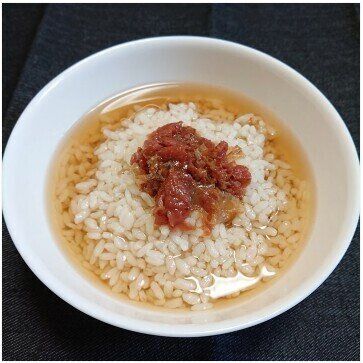 梅おかかの冷やし麦茶漬け