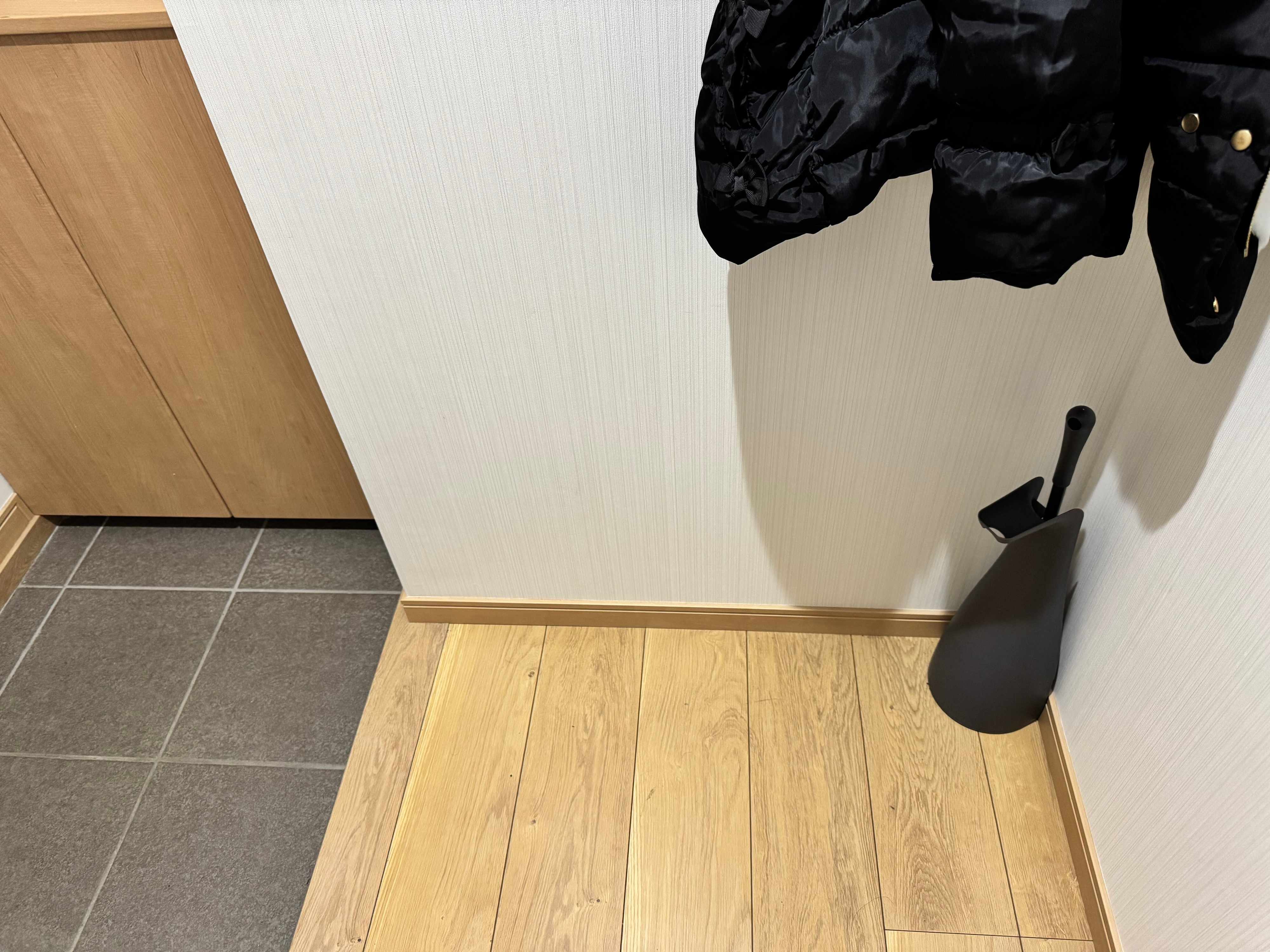 1．玄関を通ったついでにタタキ掃除を行う