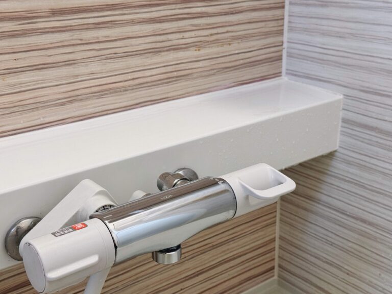 お風呂場のしつこい水垢汚れが驚くほどカンタンに落ちるアイテム