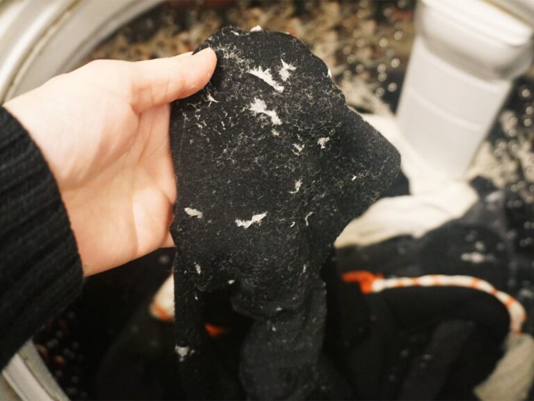 家事の裏ワザ！ティッシュまみれの洗濯ものをキレイにする方法