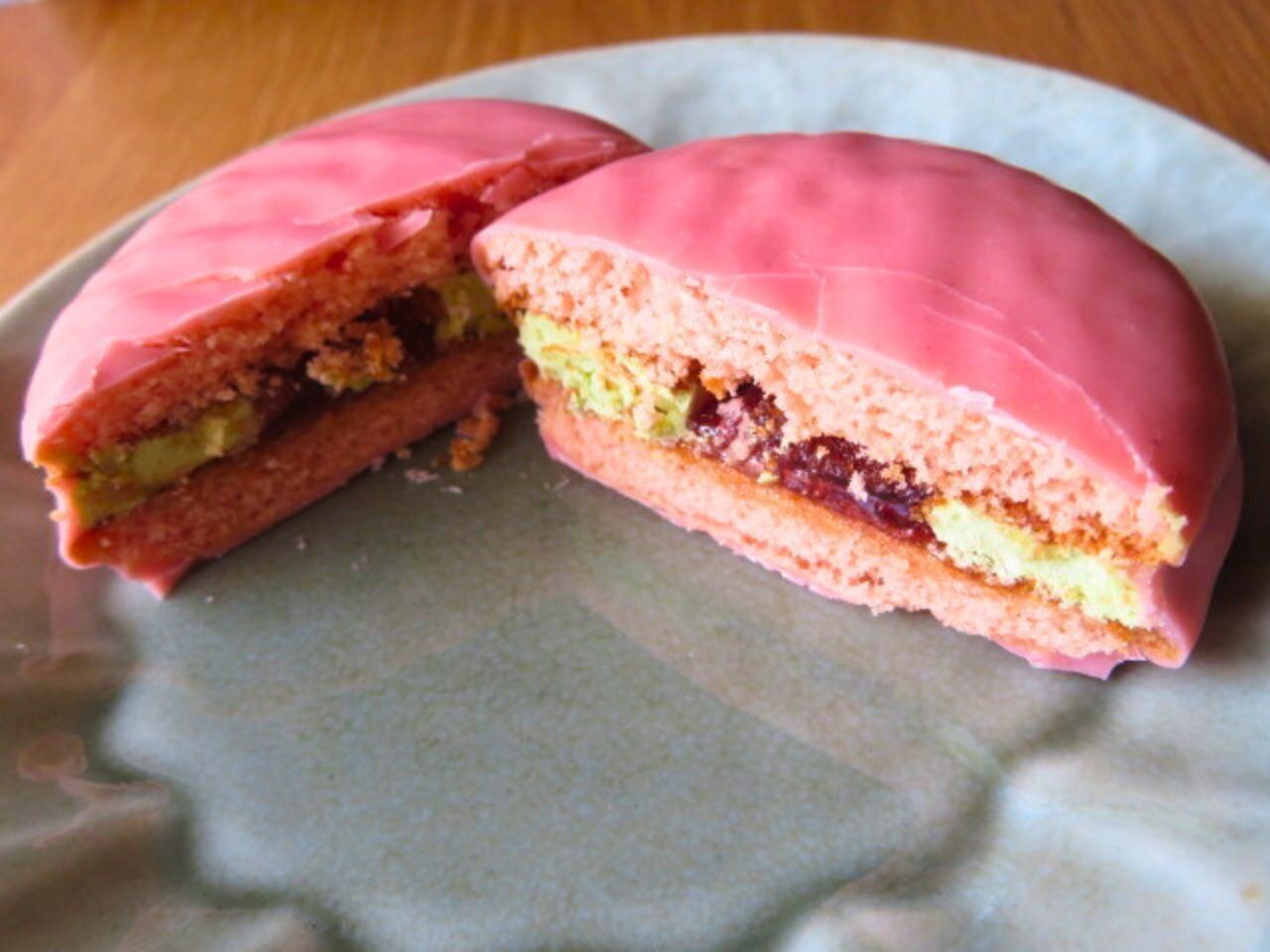 断面の層にワクワク!食べてみた感想は