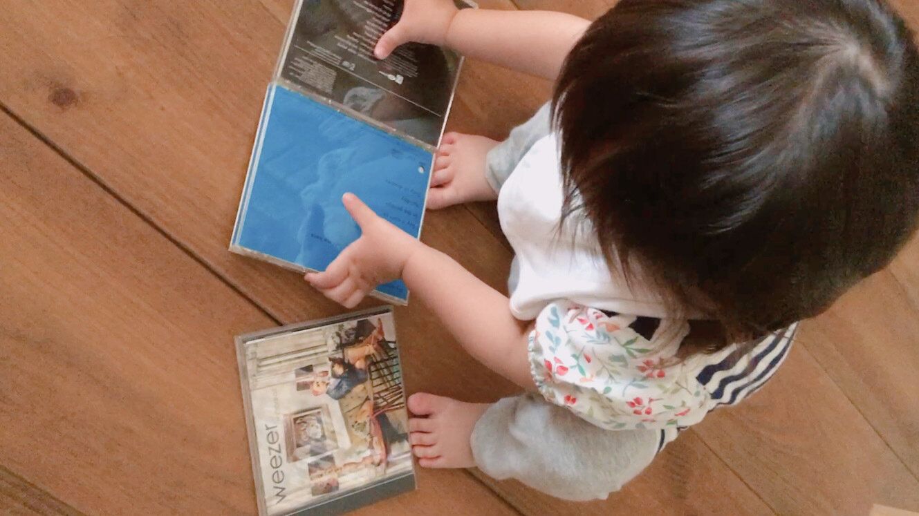 何でも確かめて遊ぶ