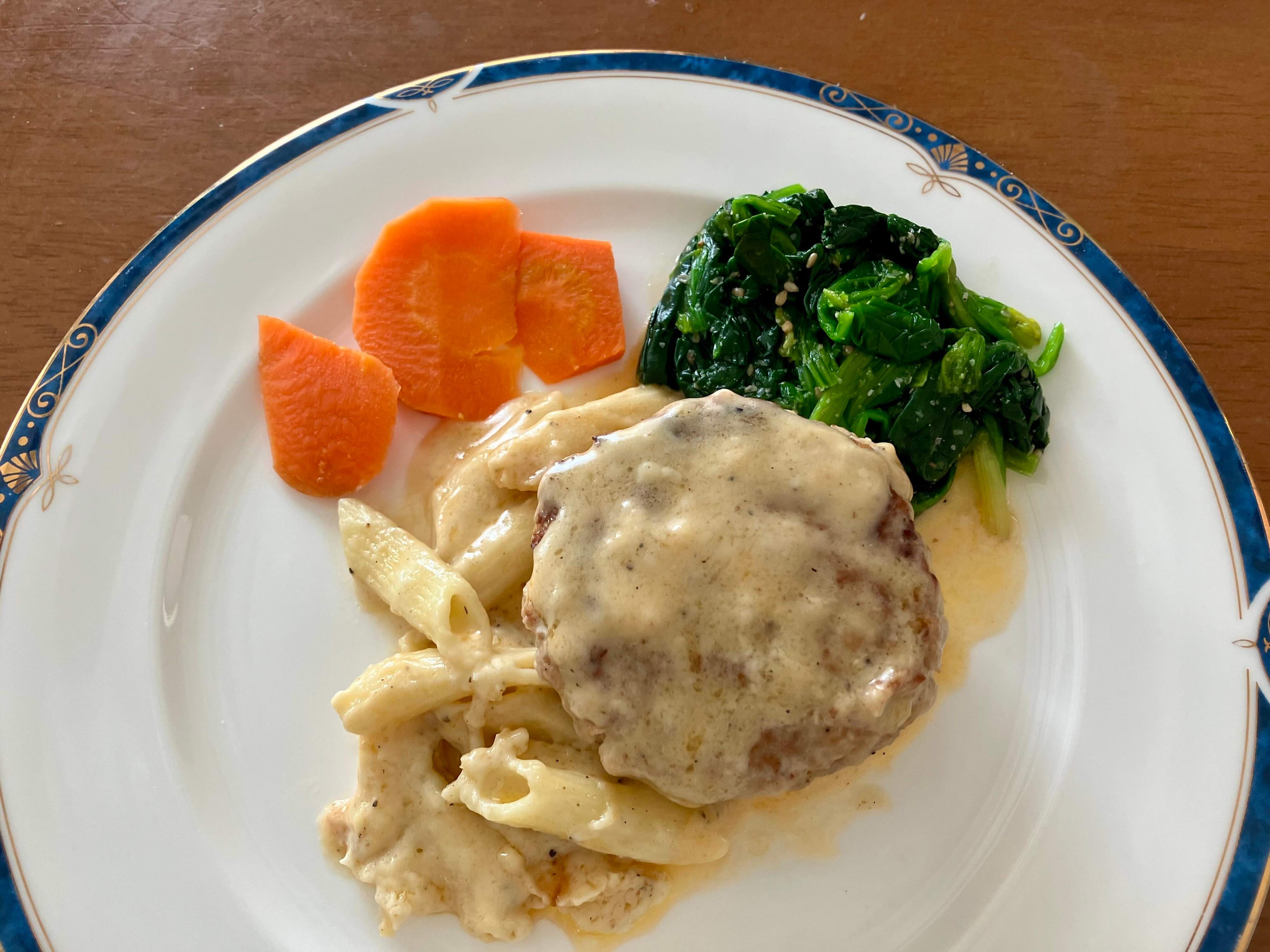 盛り付けチーズハンバーグ