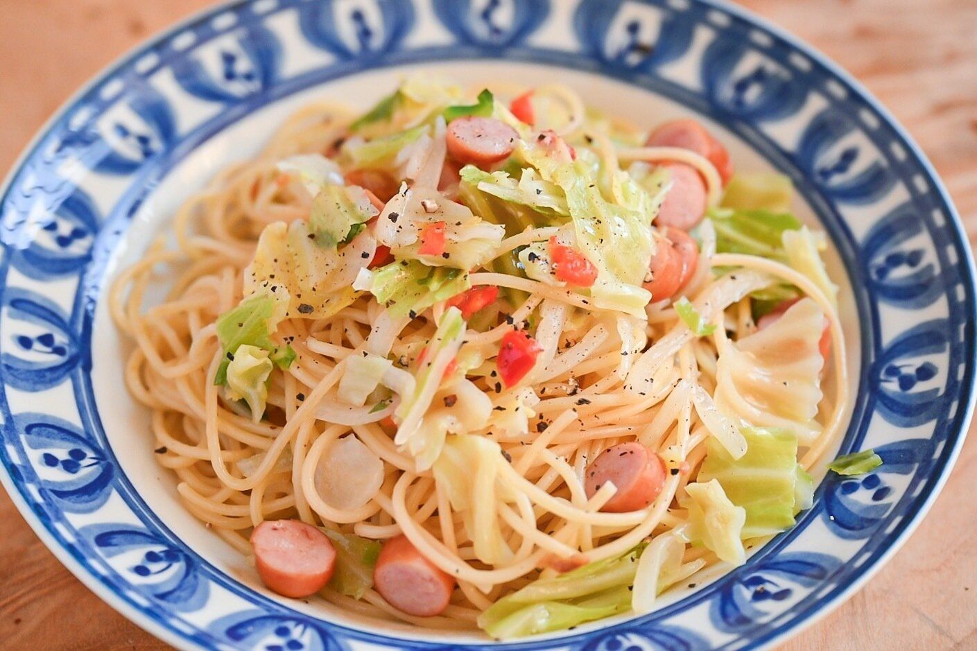 野菜とソーセージパスタ