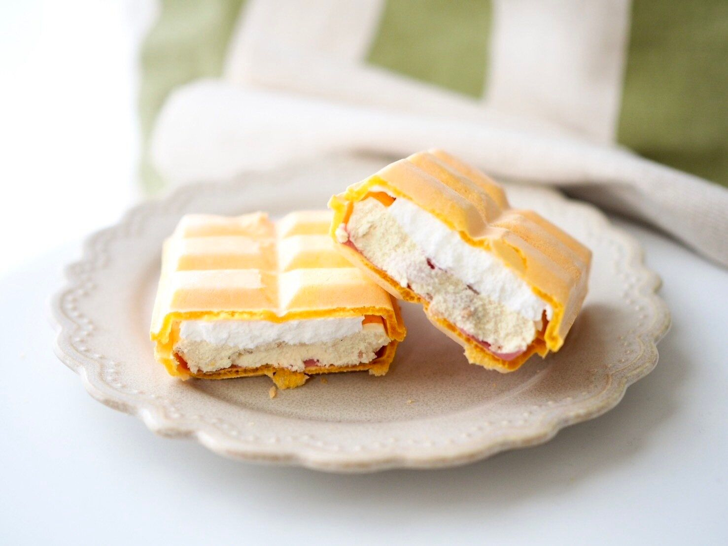 シャトレーゼ「DESSERTモナカ フレーズ・シャンティ」断面写真