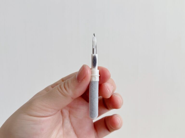 【3COINS】見つけたらすぐ買って！イヤホン掃除に便利なスティック型掃除グッズ