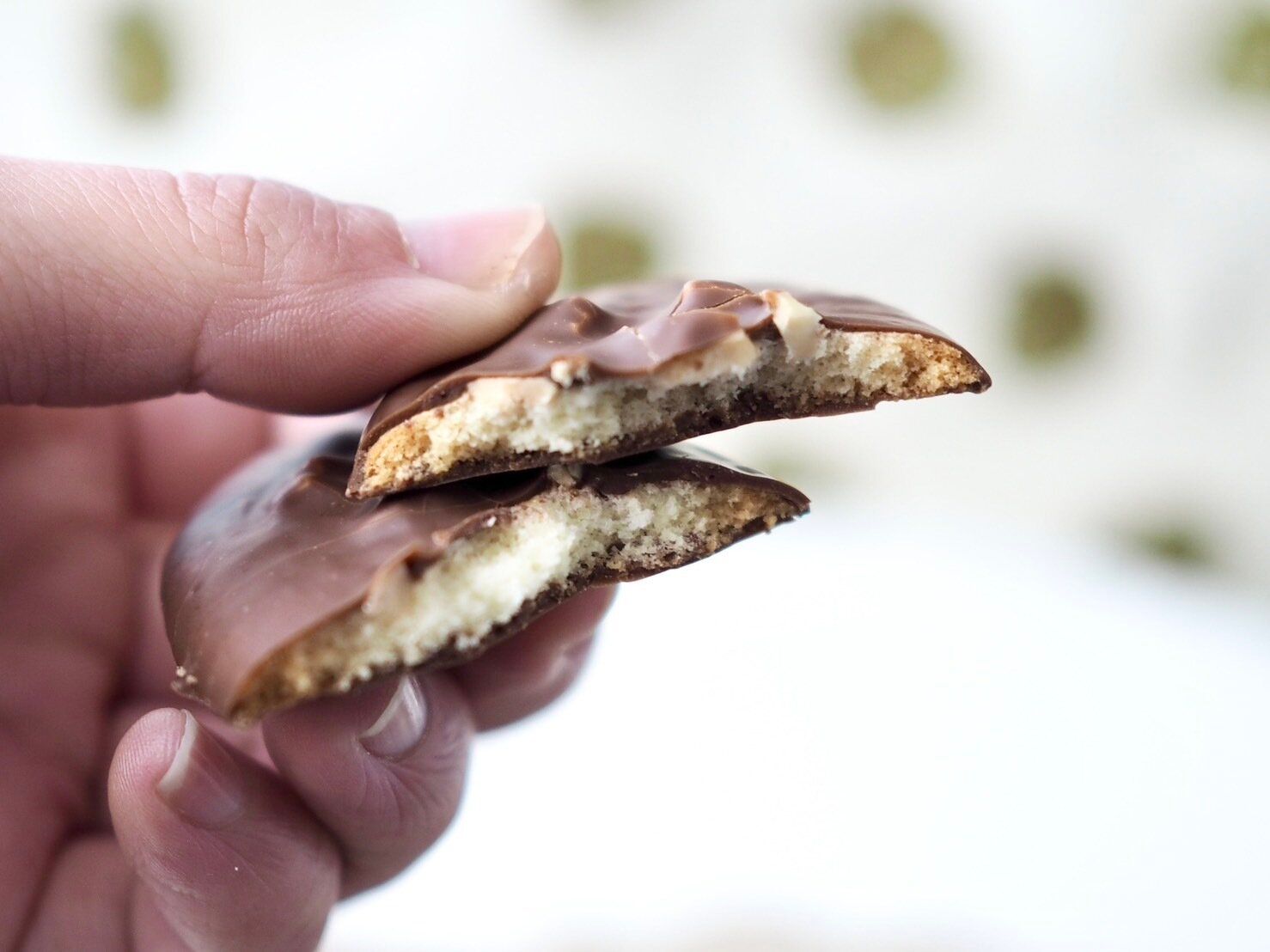 シャトレーゼ「サブレ・オ・ショコラ」断面写真