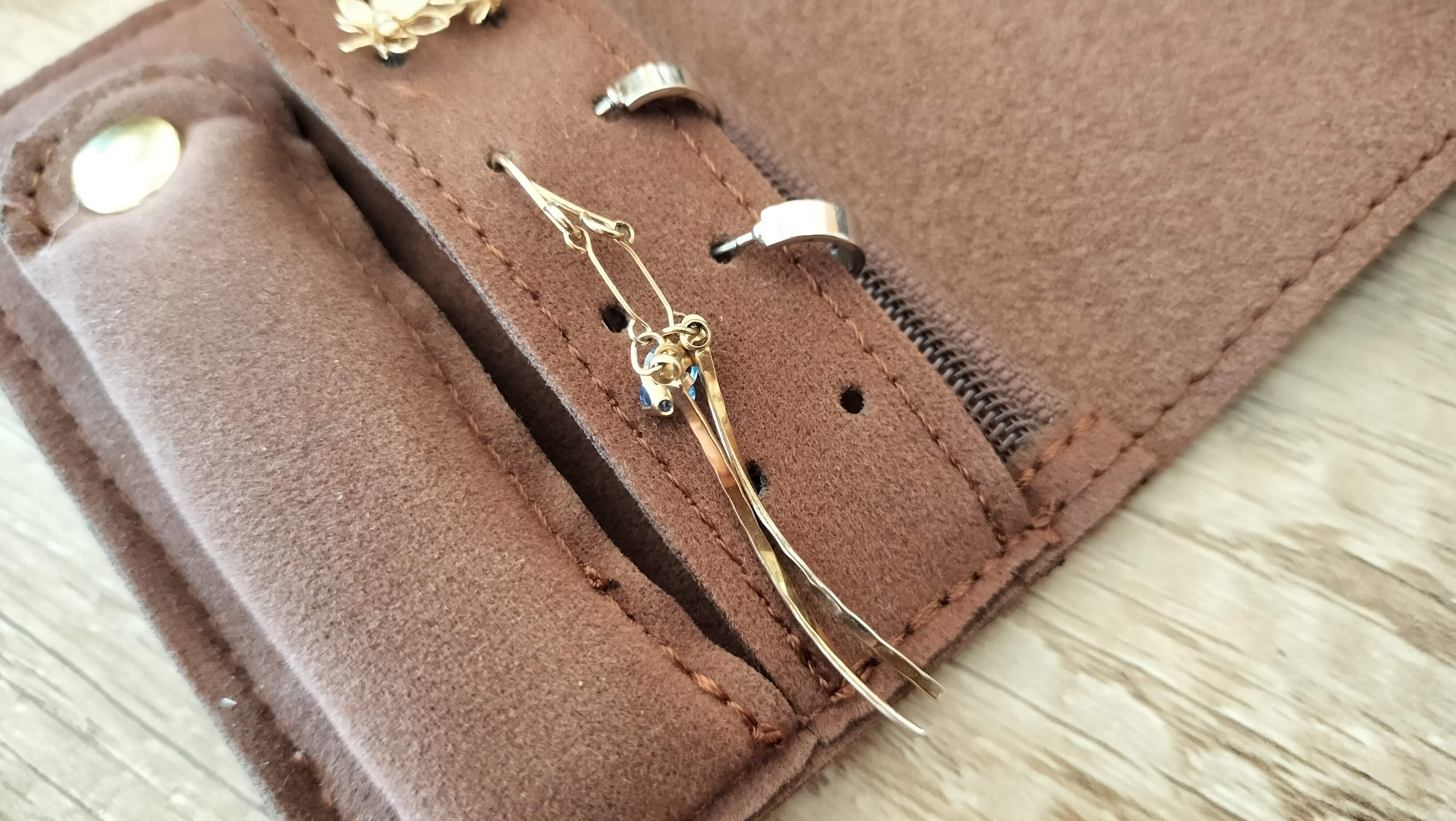 ロングのアクセサリーも