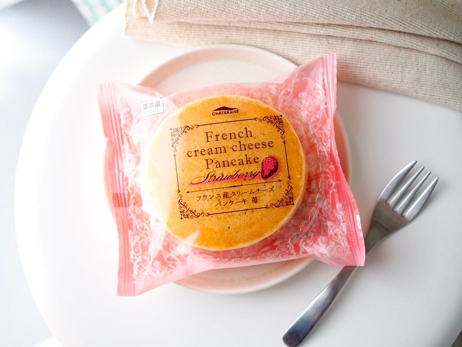 シャトレーゼ「フランス産クリームチーズパンケーキ 苺」商品写真