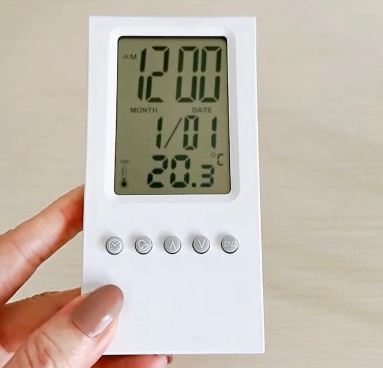 一石二鳥で使える!「ペンスタンド付デジタル時計」