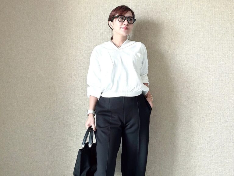 【ユニクロ】飛ぶように売れているアイテムがもう値下げ！即カゴイン推奨のトップスとは？