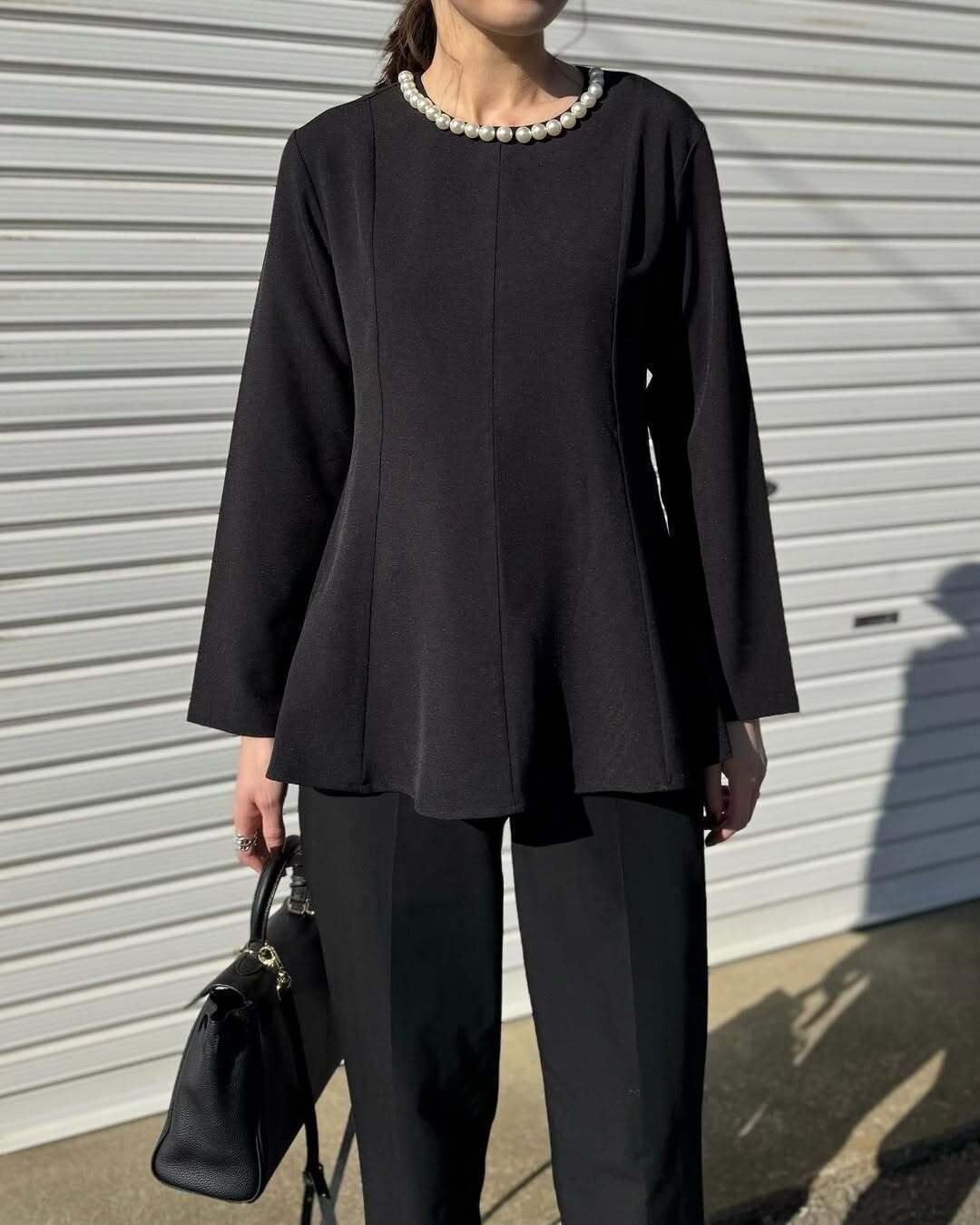 アラフォーの正解とは？黒・紺パンツでつくる「センスがいい」卒入学コーデ