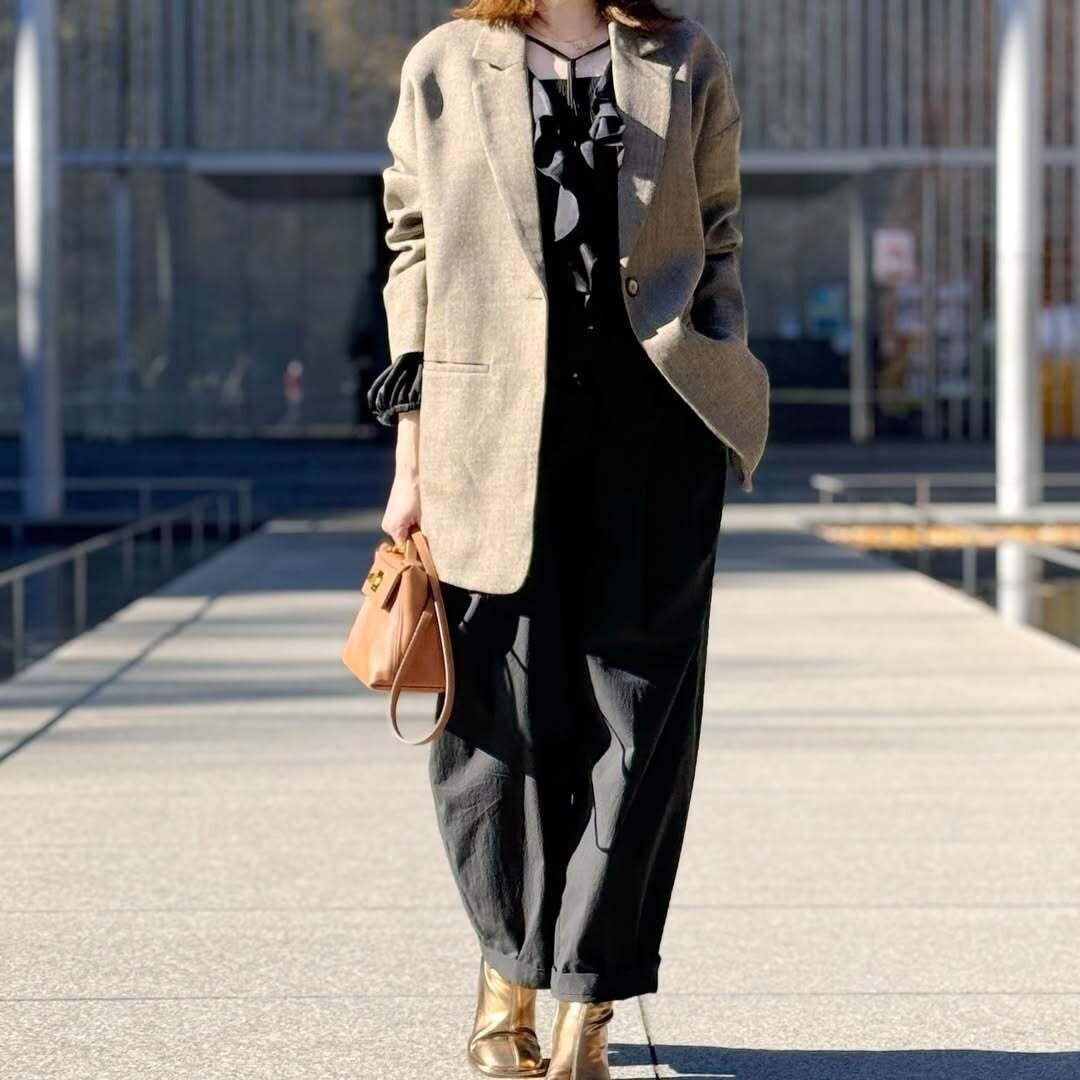 アラフォーの正解とは？黒・紺パンツでつくる「センスがいい」卒入学コーデ