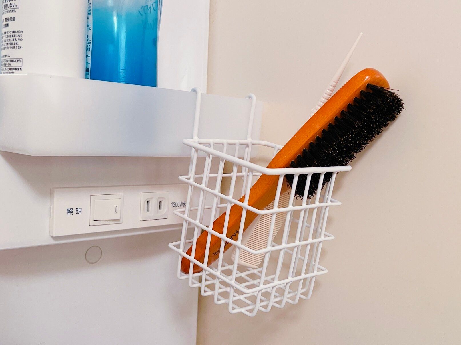 【ダイソー】忙しい朝の時短がこれひとつで叶う!?「ワイヤーネットかご」は家のあらゆるところで活躍間違いなしのスグレモノ