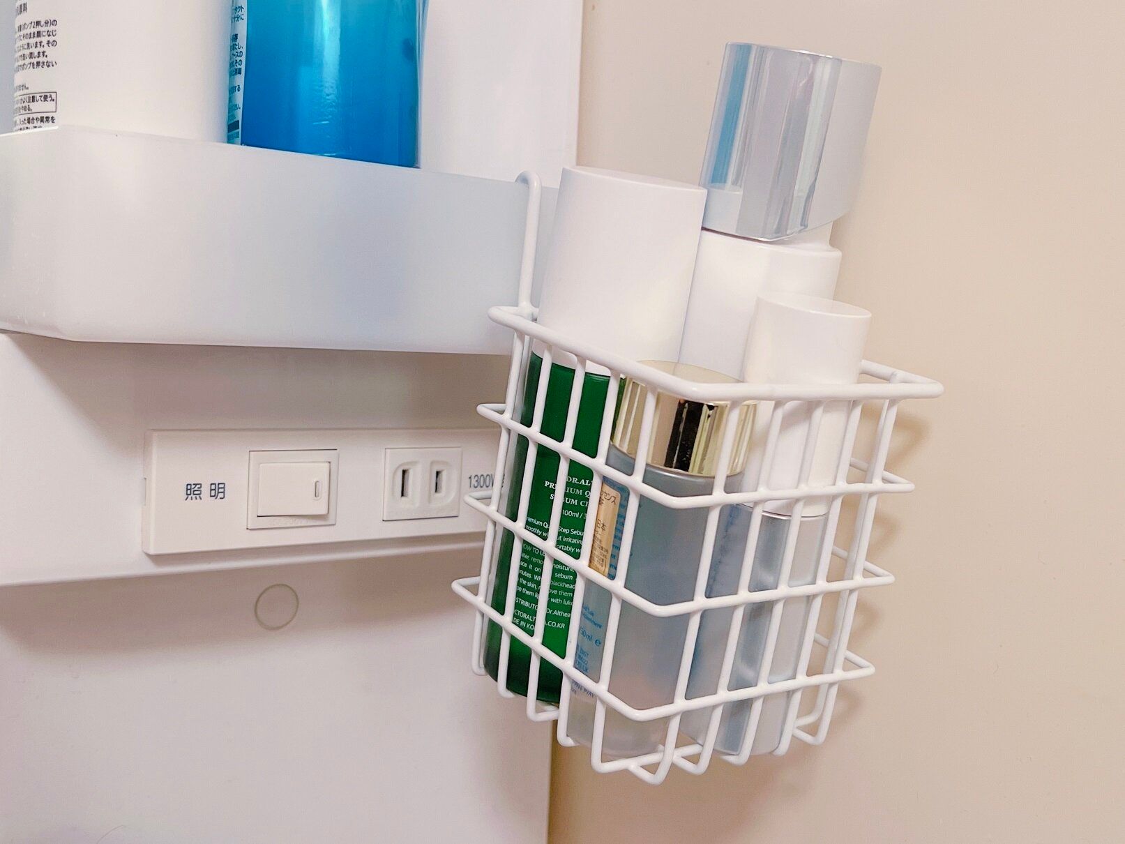 【ダイソー】忙しい朝の時短がこれひとつで叶う!?「ワイヤーネットかご」は家のあらゆるところで活躍間違いなしのスグレモノ