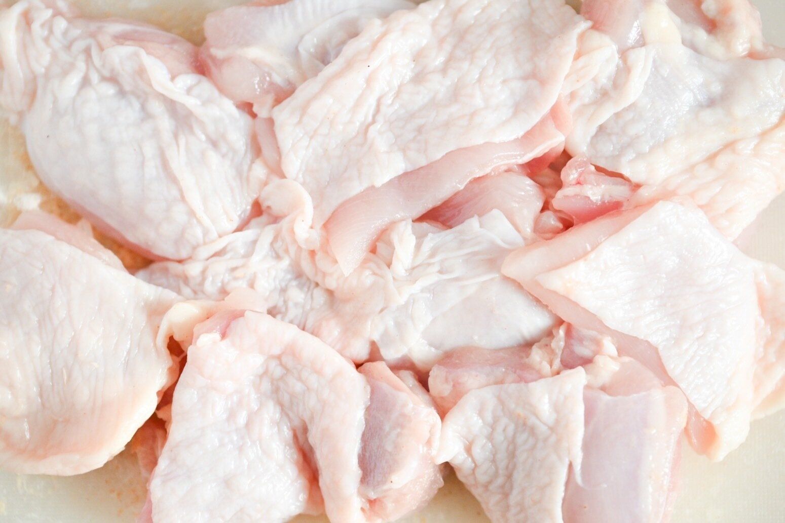 カットした鶏もも肉