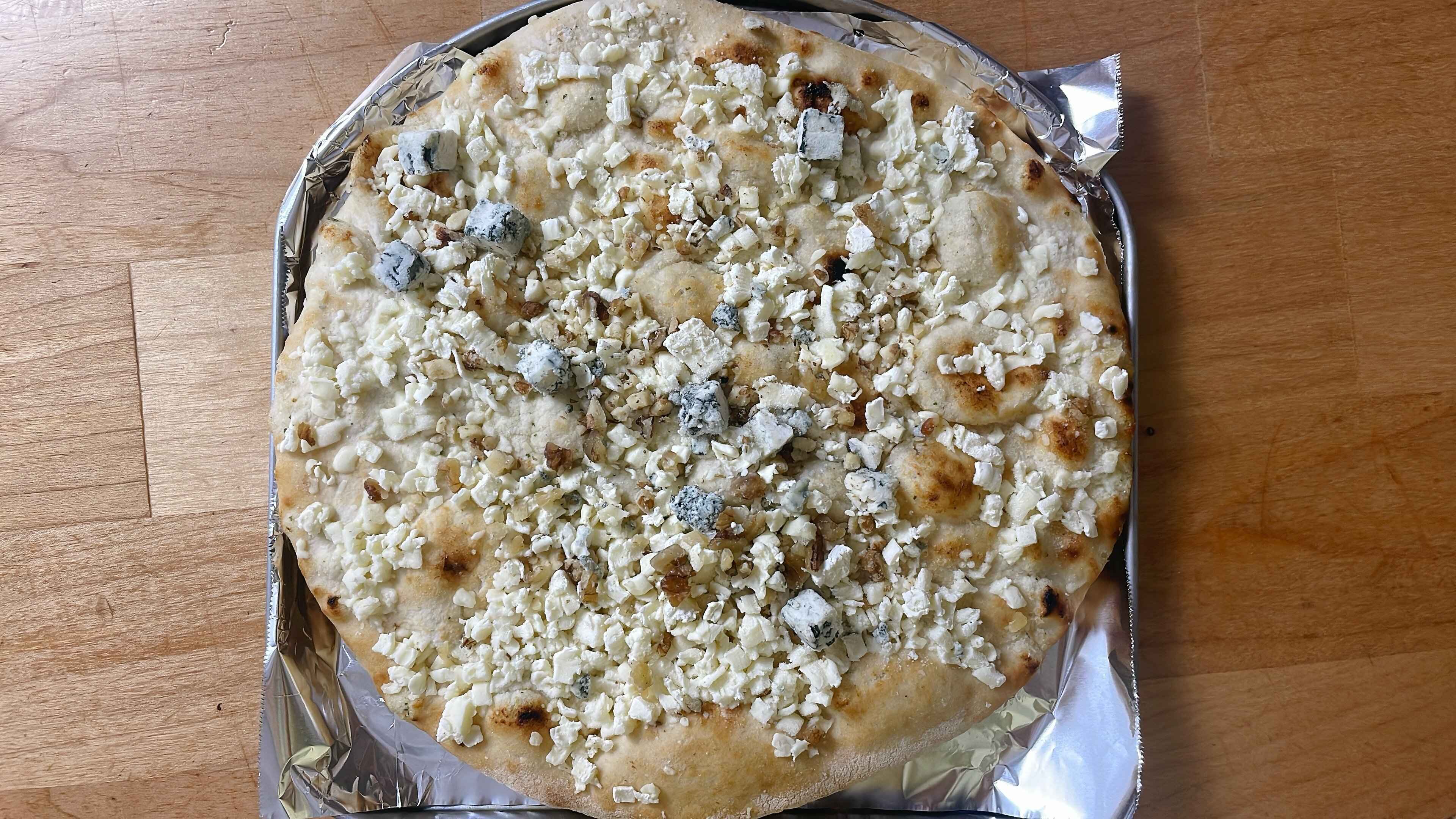 ゴルゴンゾーラとくるみのピザ