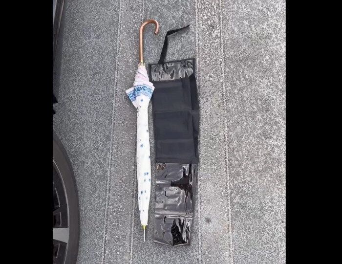 【セリア】110円でいいの⁉車内用傘ホルダー