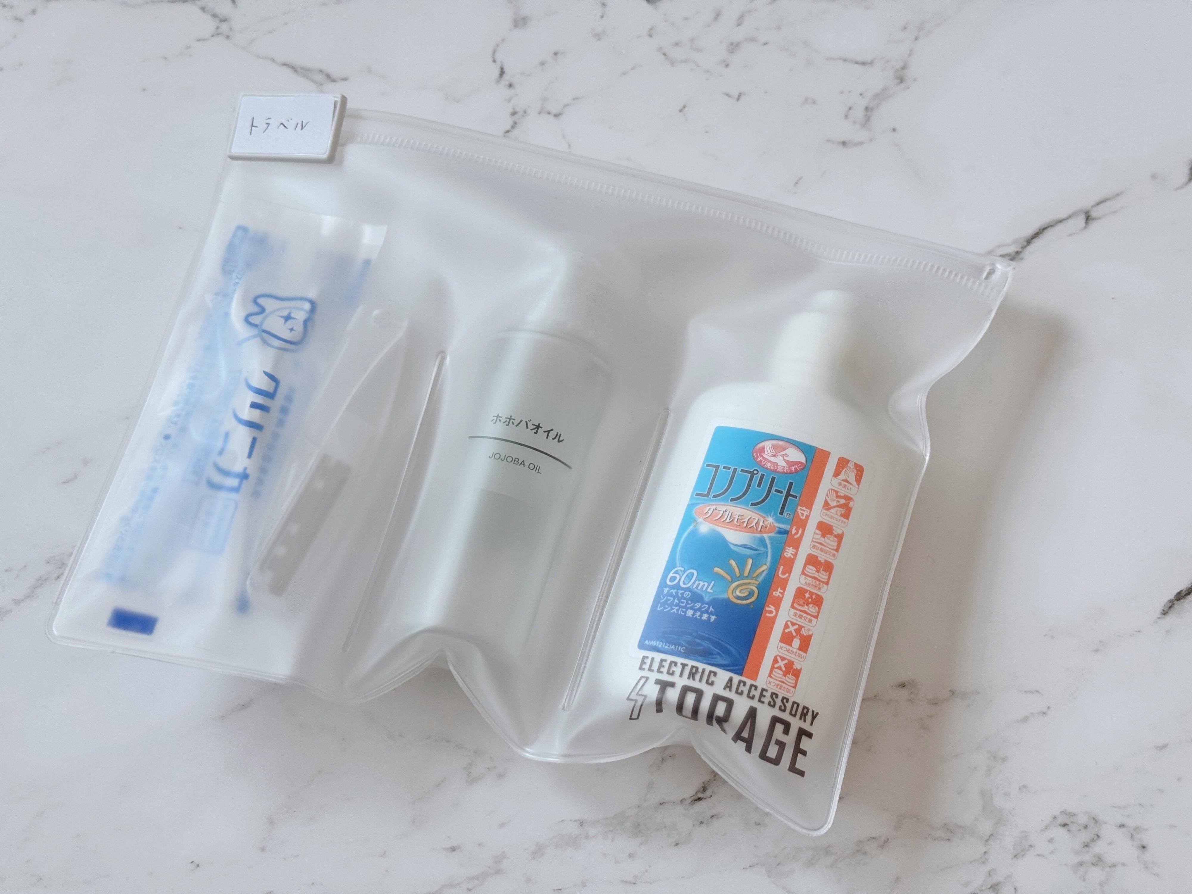 ケーブル類以外の収納にも便利