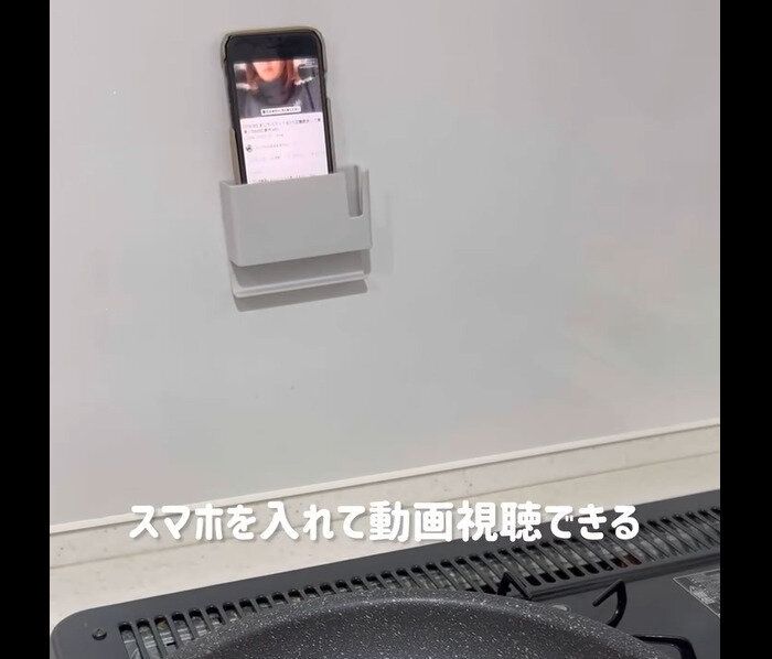 【セリア】非常に便利!ロッカー用スマホホルダー