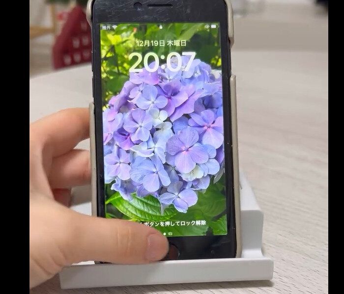 【セリア】非常に便利!ロッカー用スマホホルダー