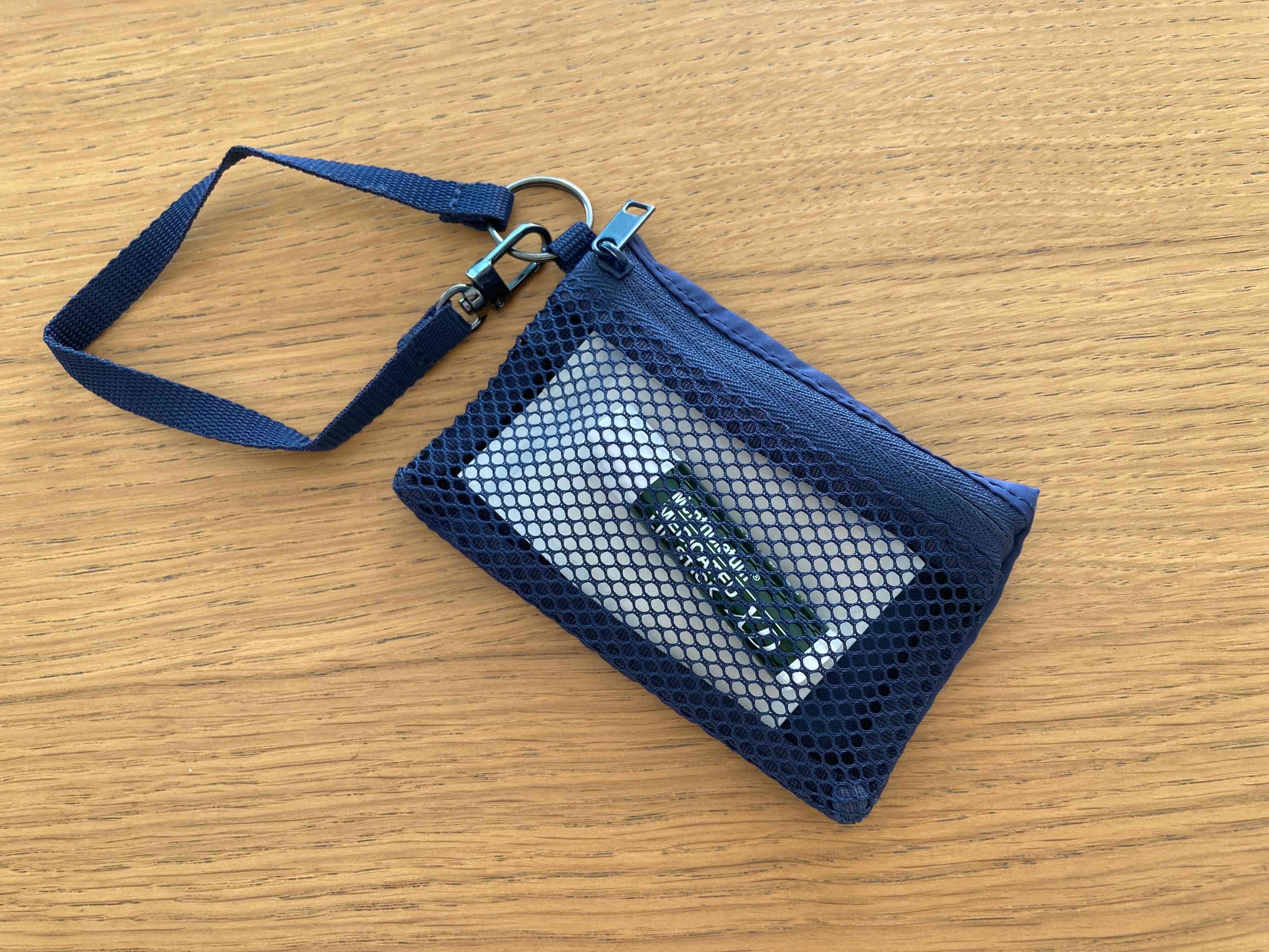 小物入れとして使うポリエステルカードケース