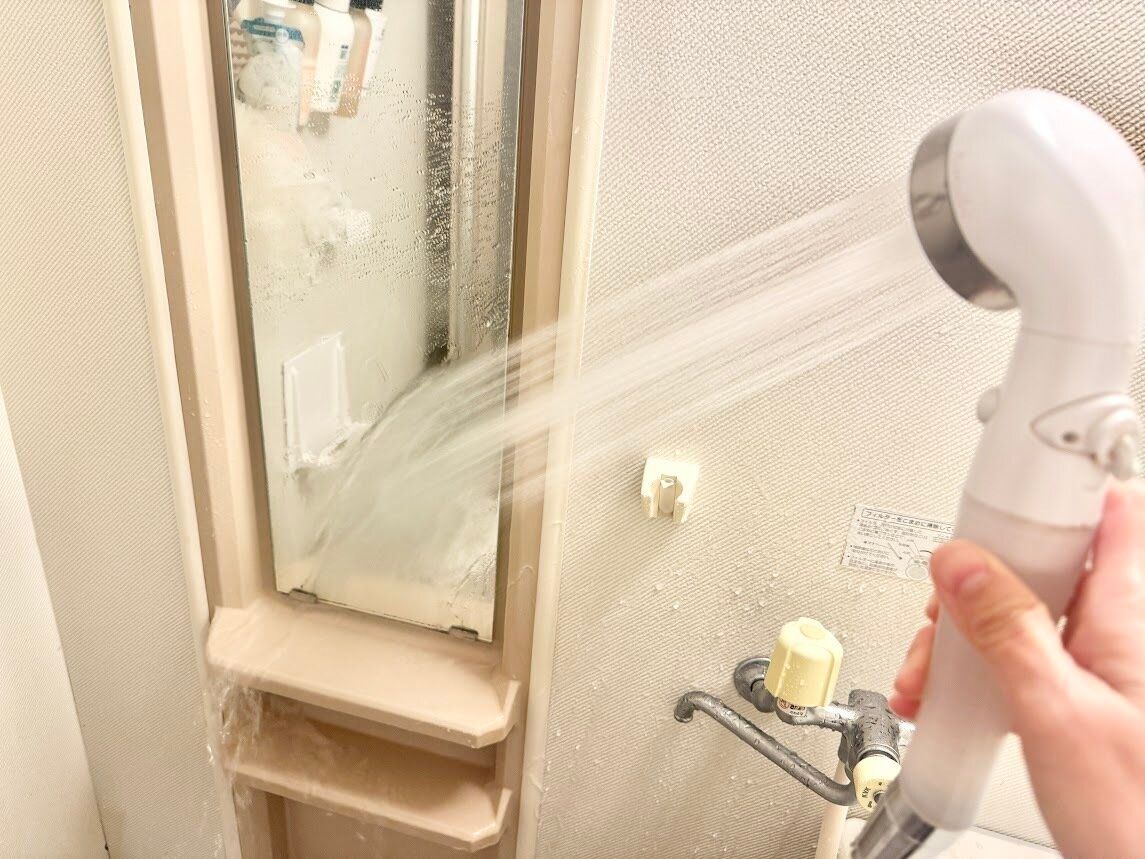 浴室を出る前にシャワーでサッと周りを洗い流す