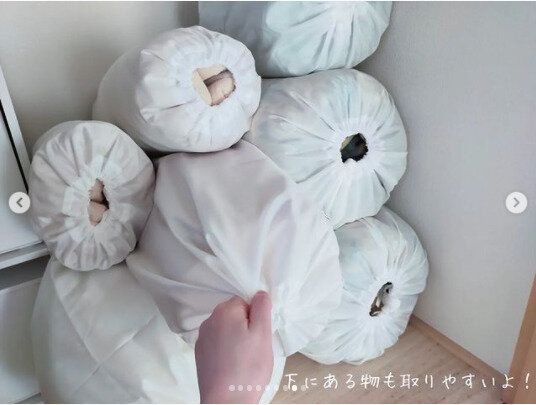 袋に入れてスッキリ！丸めて収納