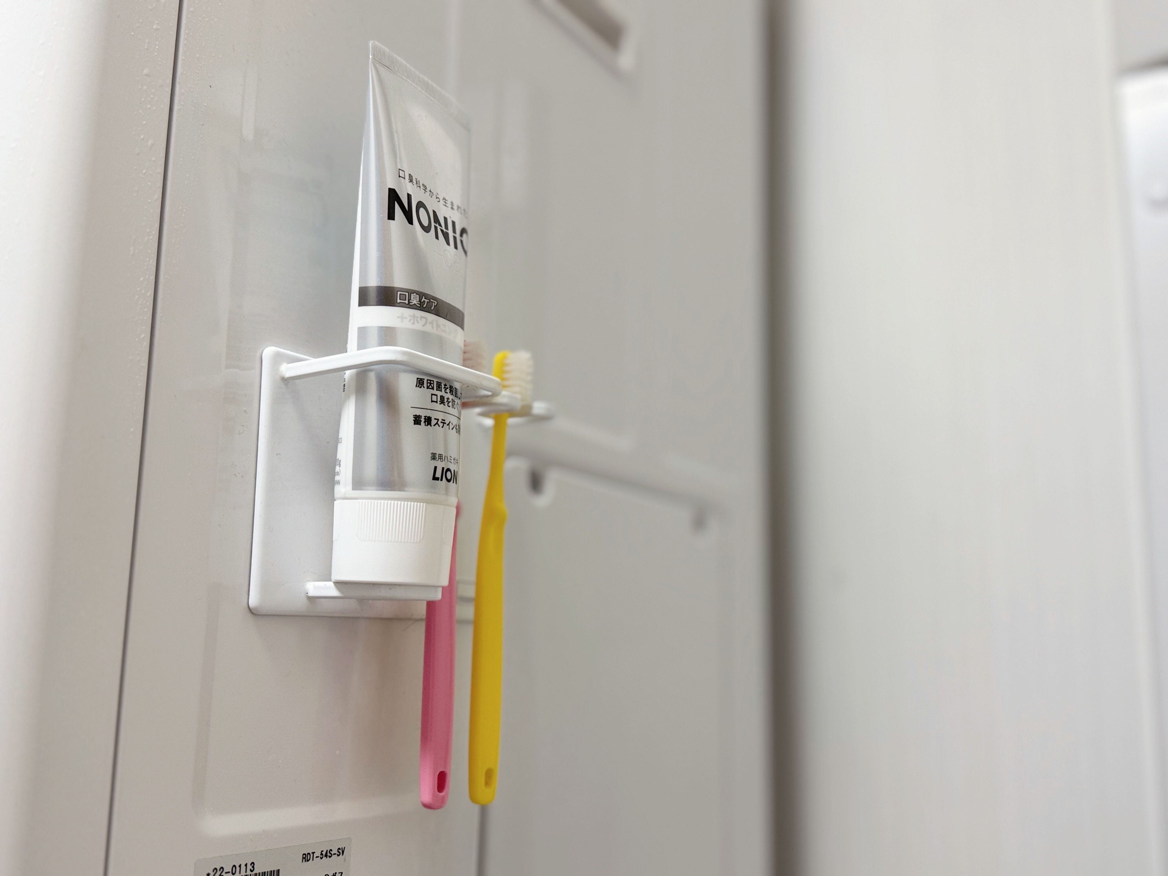 1．チューブ＆トゥースブラシホルダー