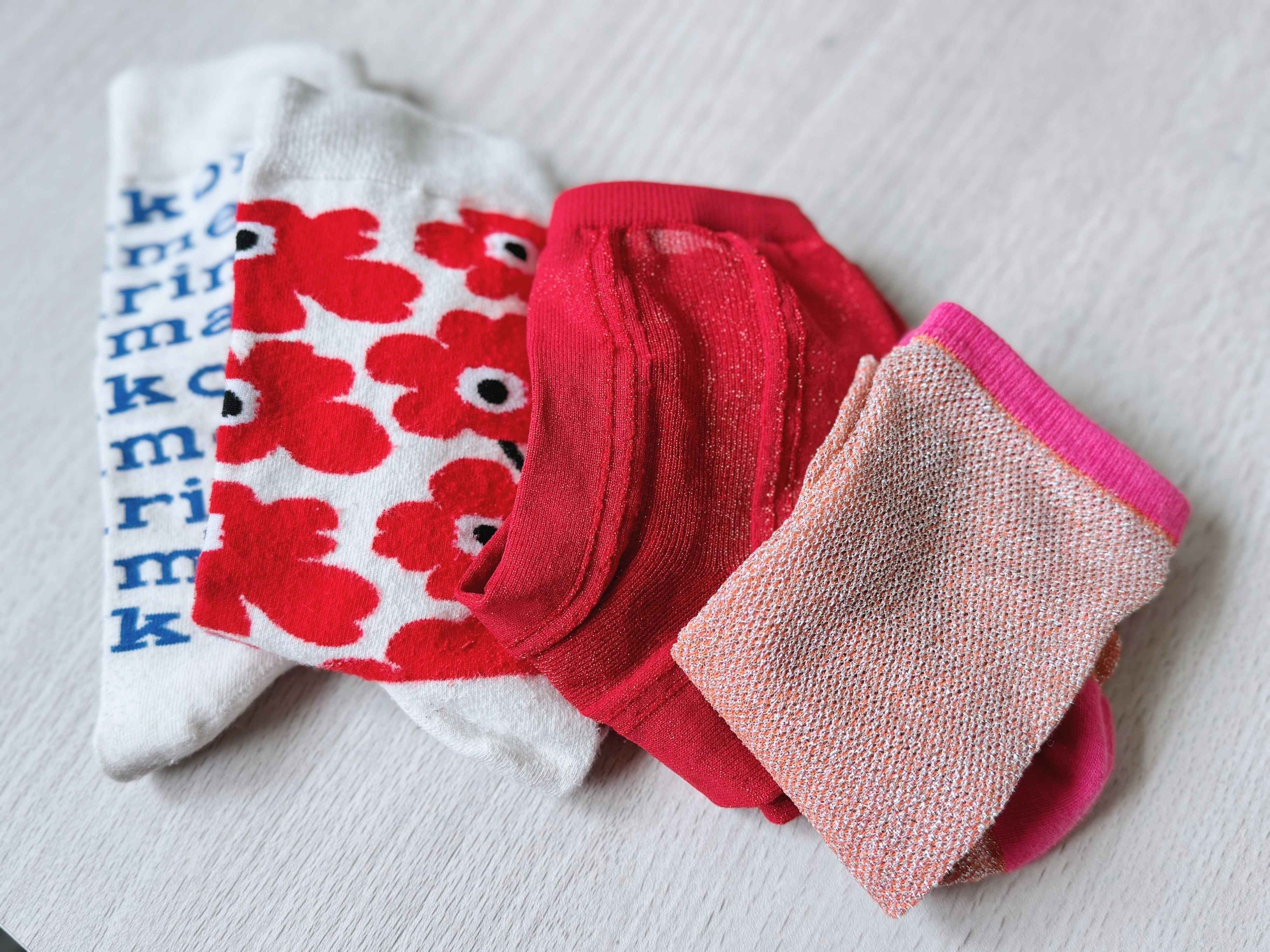 2．春カラーの靴下