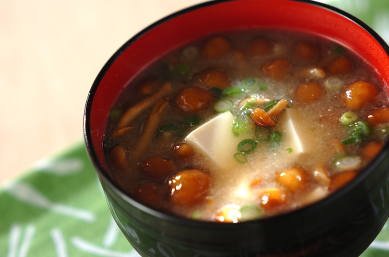 ナメコと豆腐のみそ汁