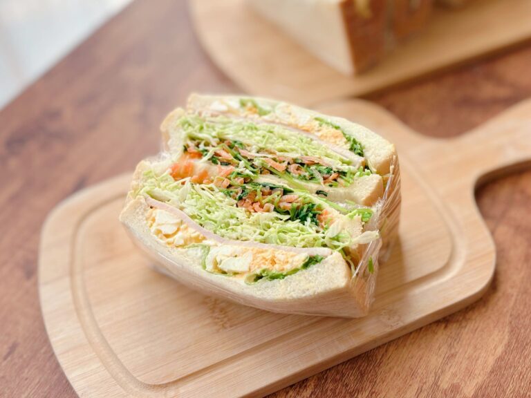 コスパ最強！野菜高騰でも安心！おうち野菜をプラスするだけのボリューム満点サンド！
