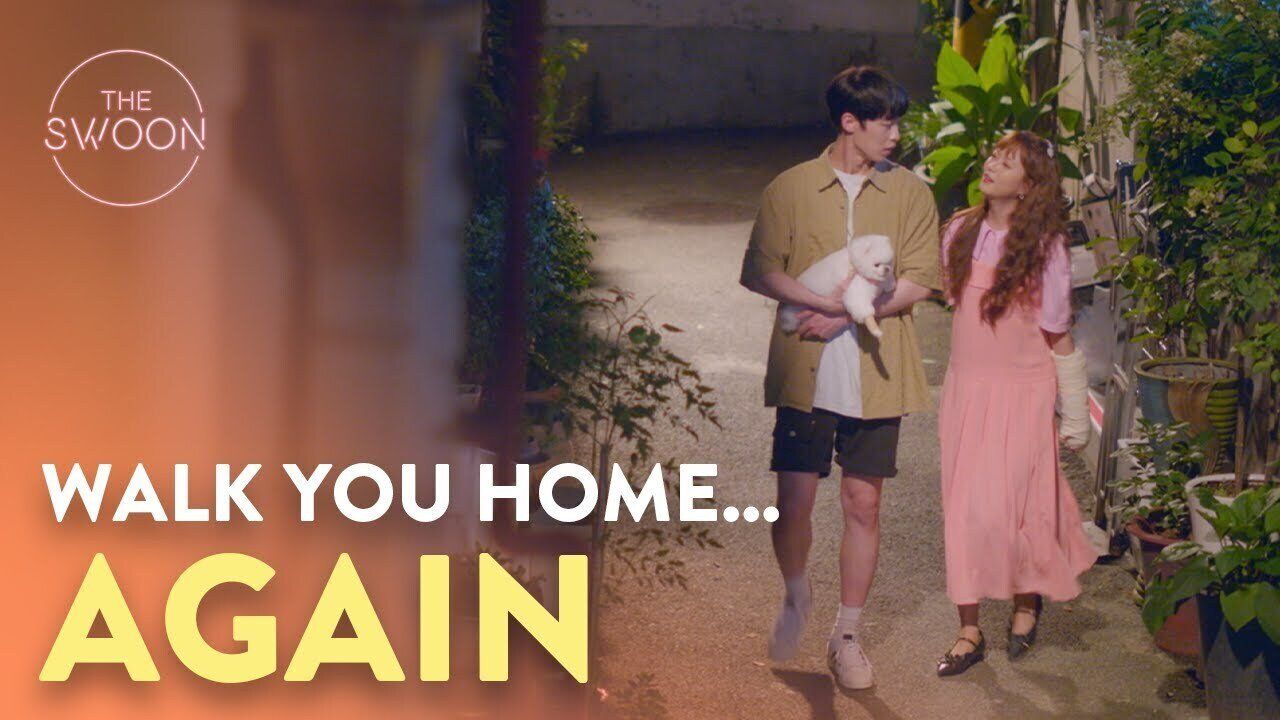 『ドドソソララソ』ウンポの町を歩くソヌ・ジュン(イ・ジェウク)とク・ララ(コ・アラ)