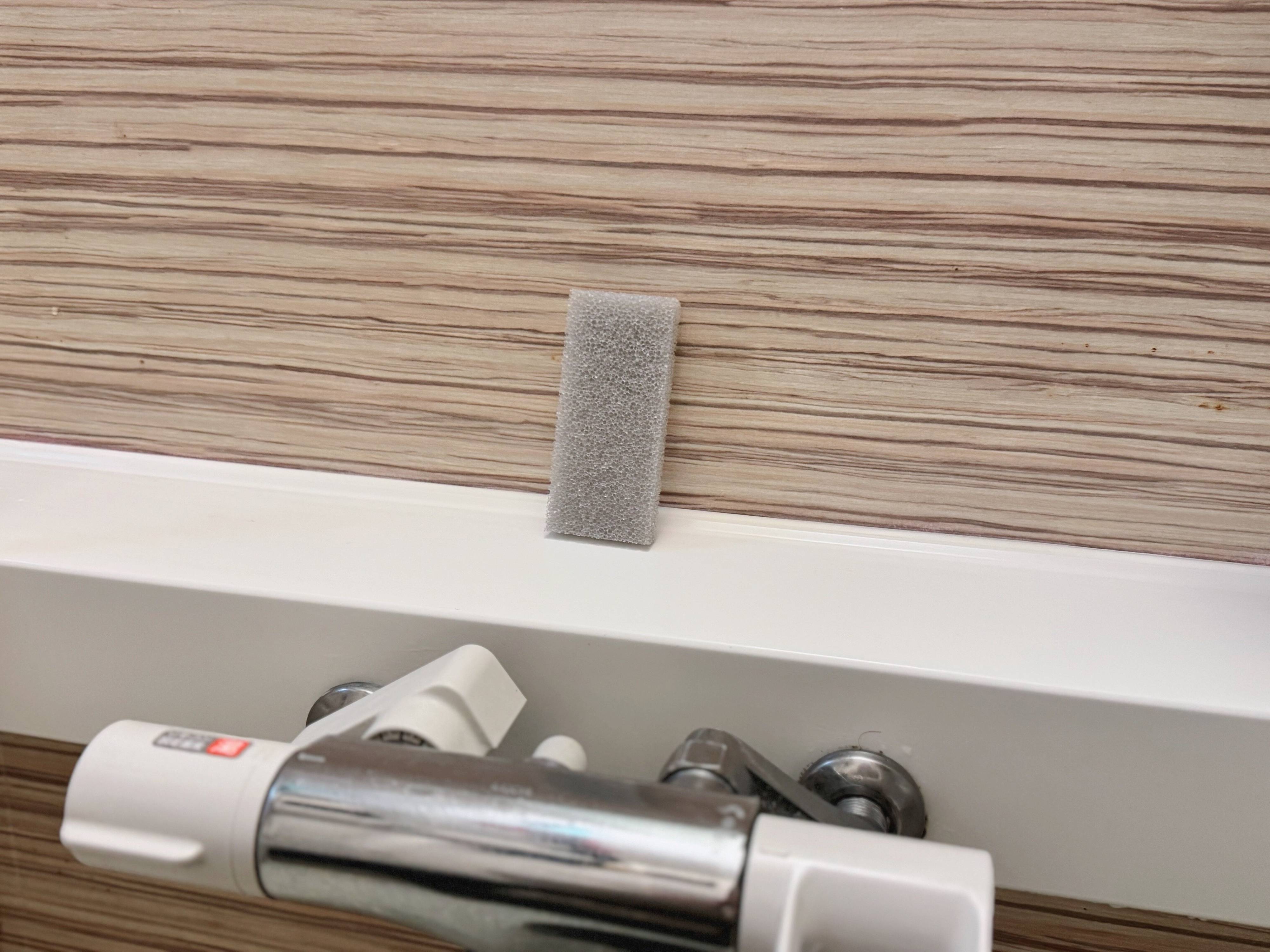 1．使い捨てスポンジで気になる一箇所だけを掃除する