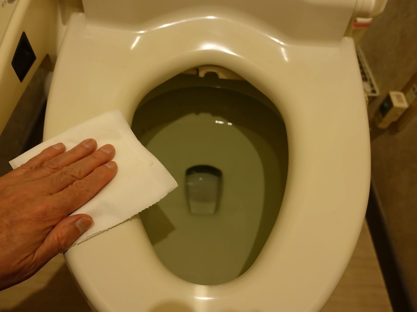 掃除のプロが警告！意外と知られていないトイレ掃除のNG3選