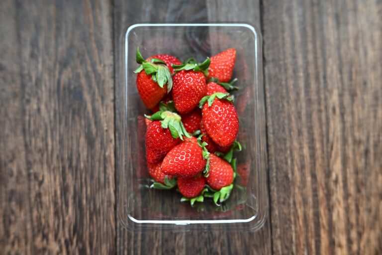 洗うときはヘタは取る or 取らないどっち？いちごをおいしく洗う超簡単な方法とは