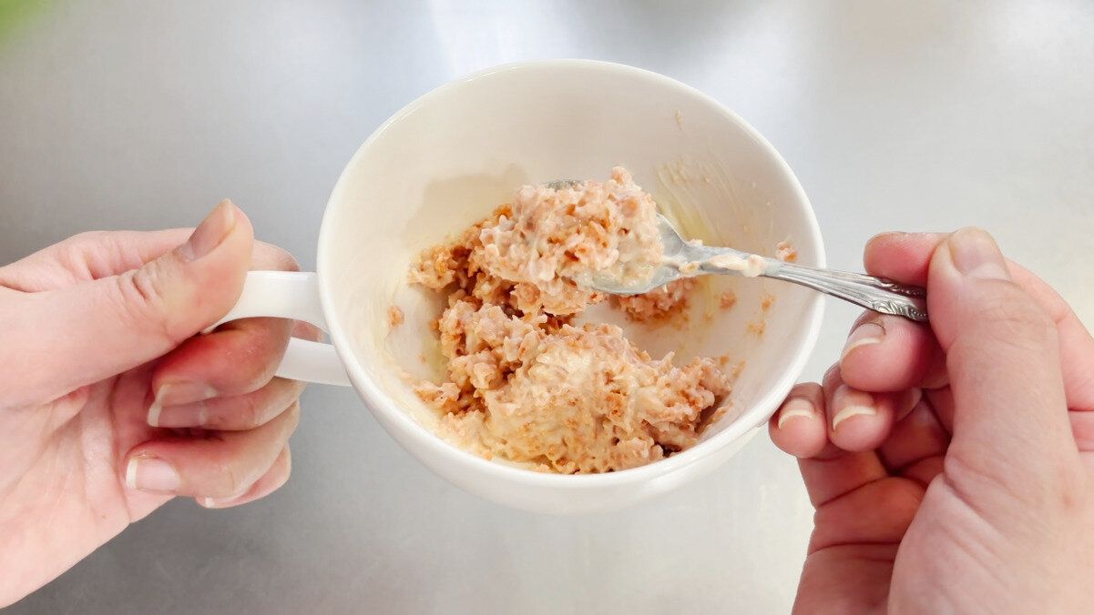 鮭ほぐしとマヨネーズを混ぜておく