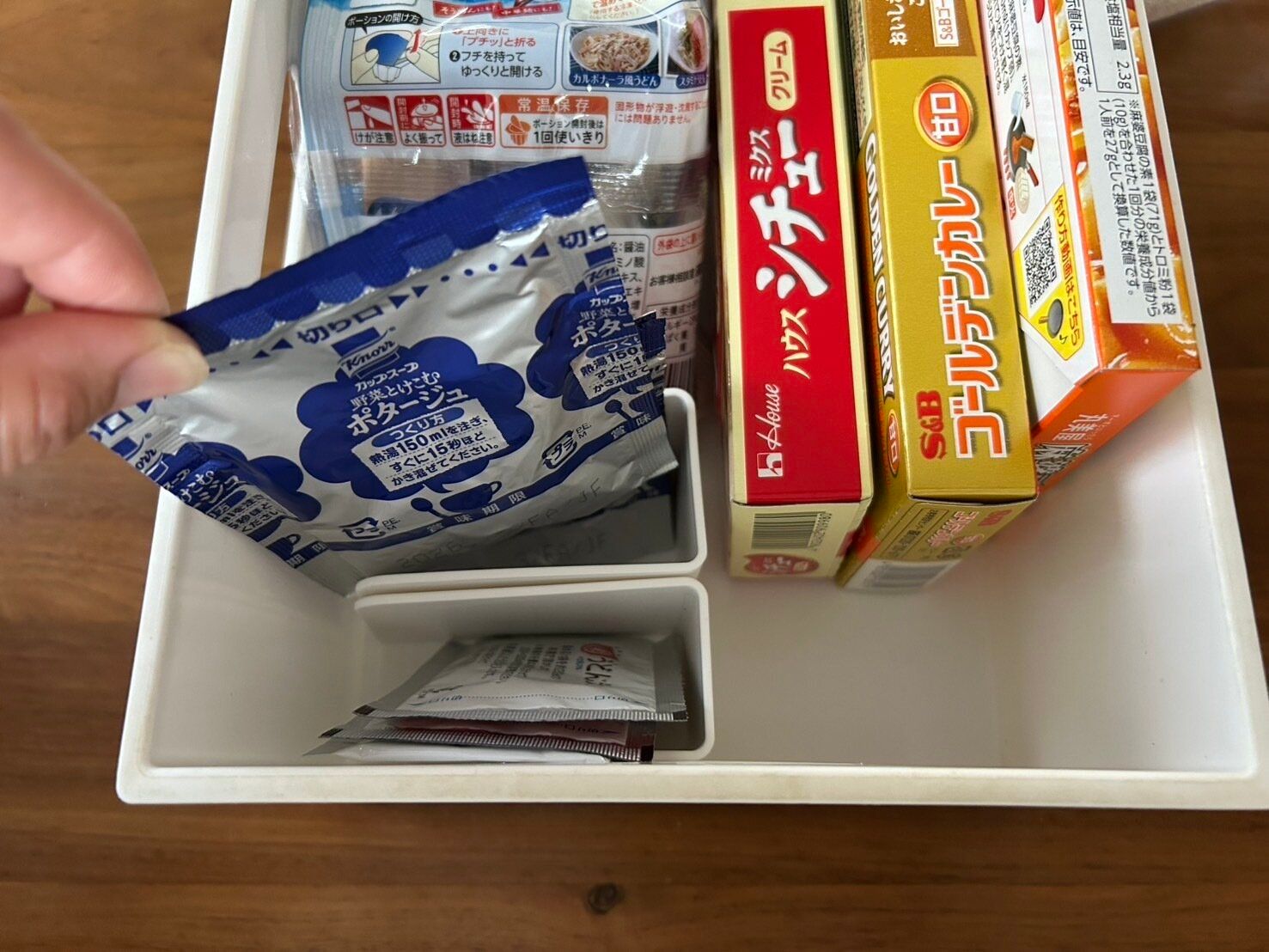 【セリア】伸縮するから使える!仕分けに便利なインナーケース!