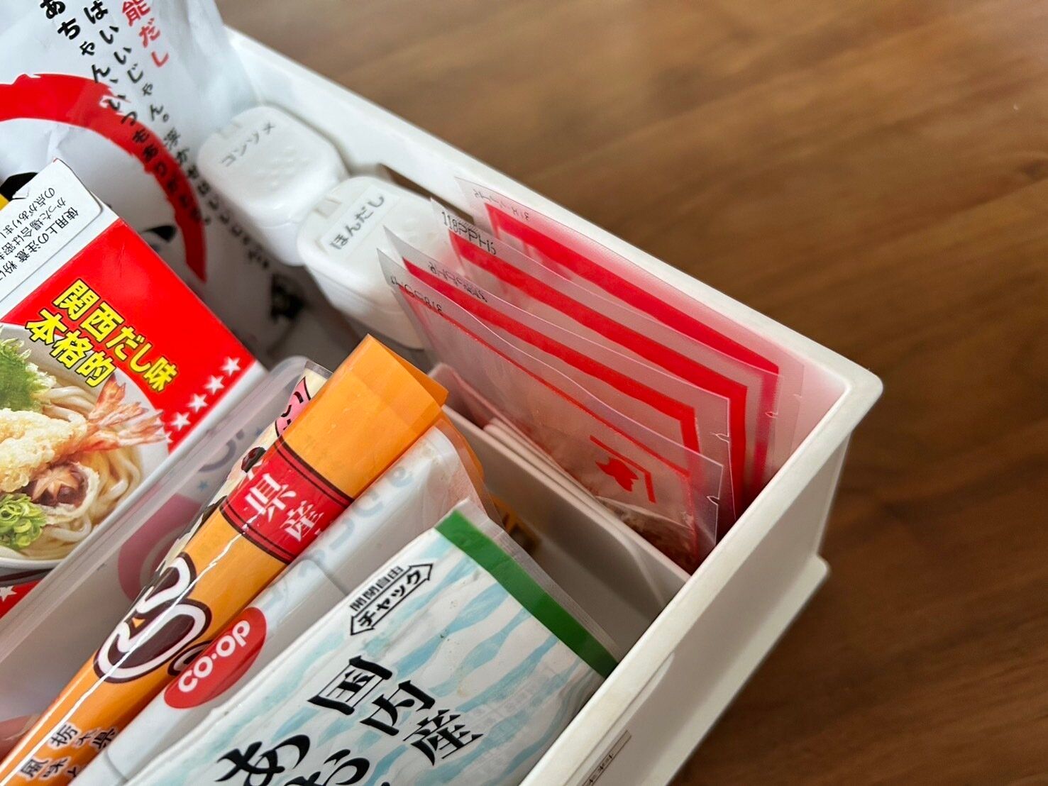 【セリア】伸縮するから使える!仕分けに便利なインナーケース!