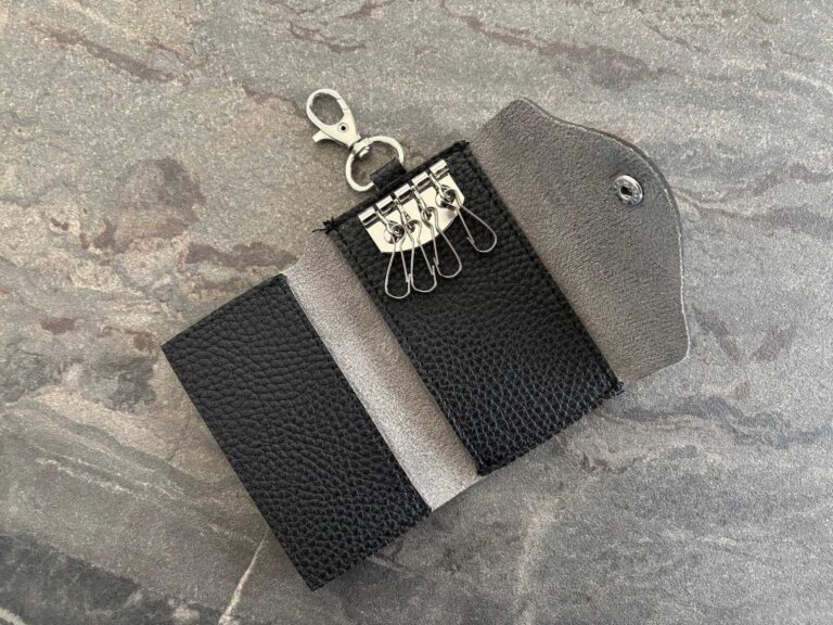 ダイソーで見つけた！レザー調「マグネット入キーホルダー」