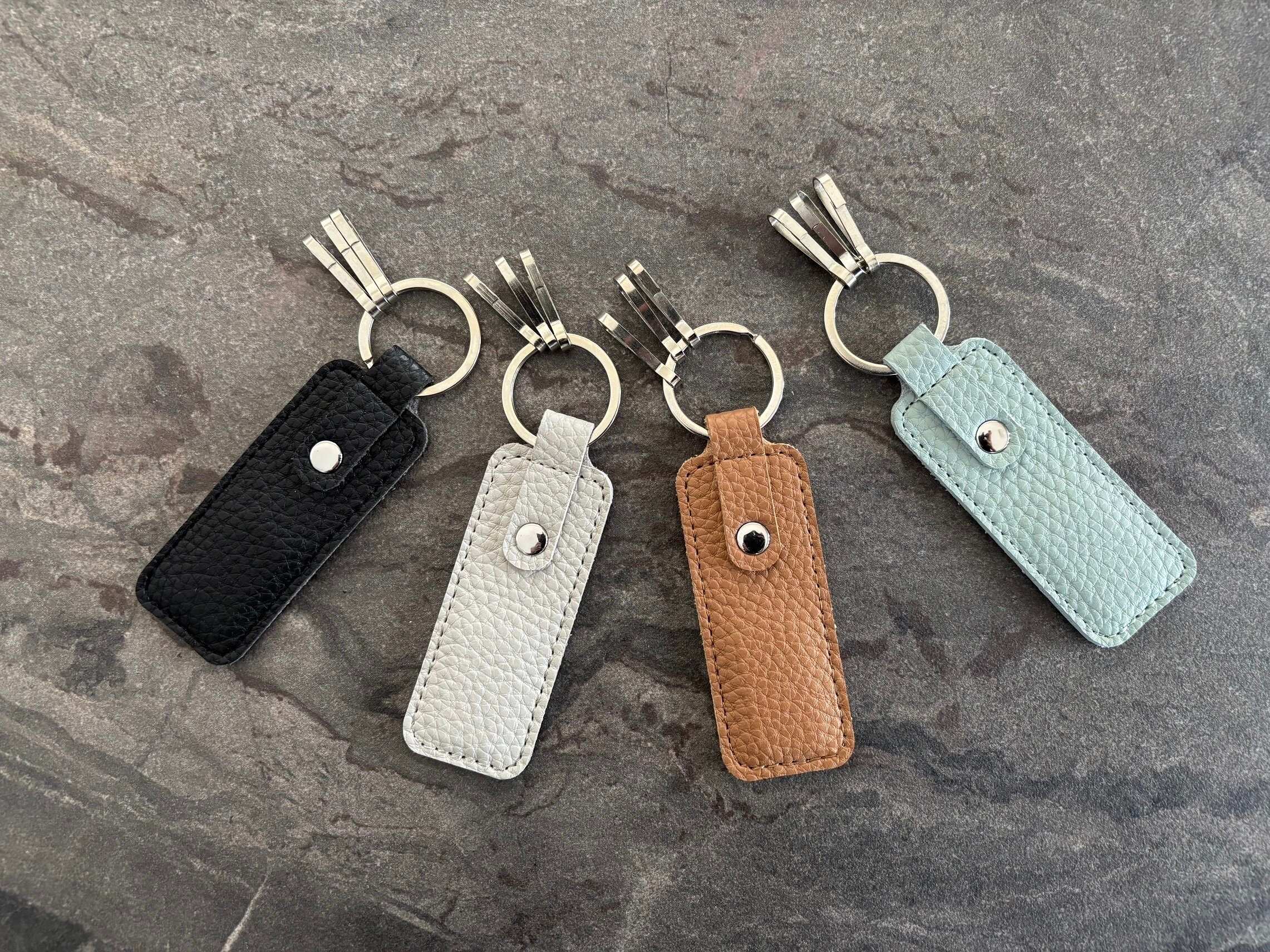 ダイソーで見つけた!レザー調「マグネット入キーホルダー」